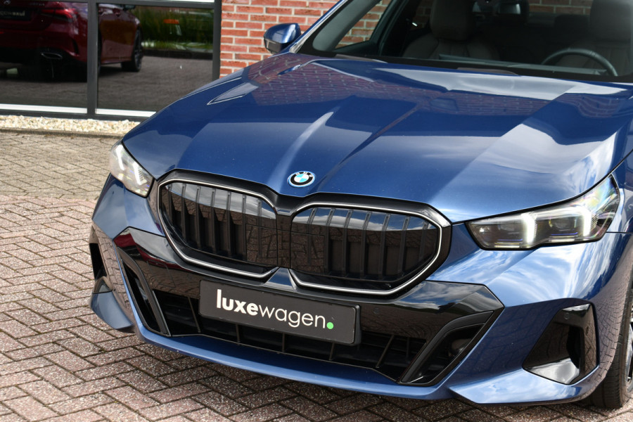 BMW 5 Serie 550e xDrive M-Sport Pro B&W Trekh Prof-onderstel 20inch