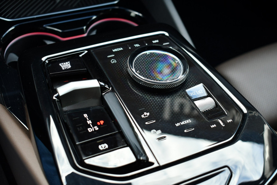 BMW 5 Serie 550e xDrive M-Sport Pro B&W Trekh Prof-onderstel 20inch
