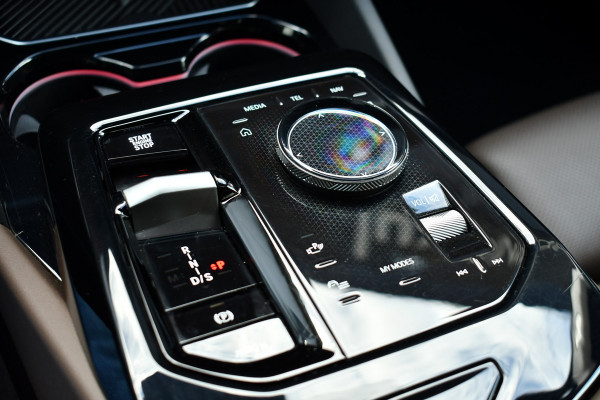 BMW 5 Serie 550e xDrive M-Sport Pro B&W Trekh Prof-onderstel 20inch