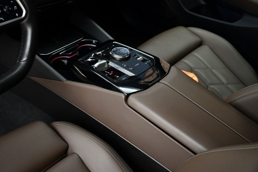 BMW 5 Serie 550e xDrive M-Sport Pro B&W Trekh Prof-onderstel 20inch