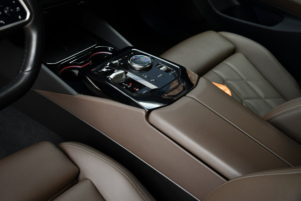 BMW 5 Serie 550e xDrive M-Sport Pro B&W Trekh Prof-onderstel 20inch