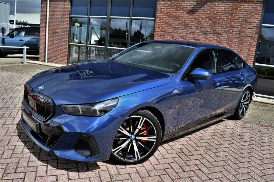BMW 5 Serie 550e xDrive M-Sport Pro B&W Trekh Prof-onderstel 20inch