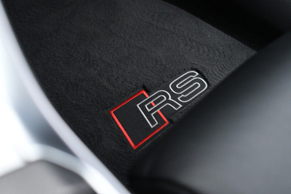 Audi RS6 Avant 4.0 TFSI quattro Nardo Dyn-Plus Pano Sportuitl 4WS HUD ACC 22" Design-pack