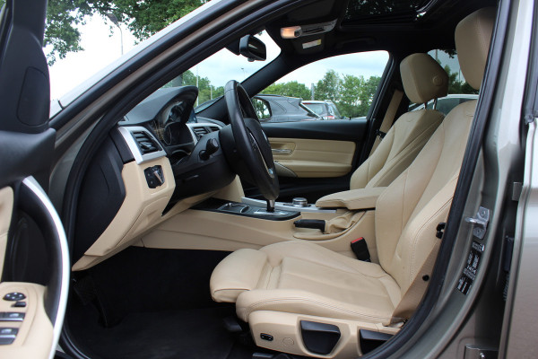 BMW 3-serie 320i Corporate Lease High Executive / Trekhaak / Schuifdak / Leder / Navigatie / Parkeerhulp V+A / 16'' / Getint glas / Stoelverwarming / Cruise Control