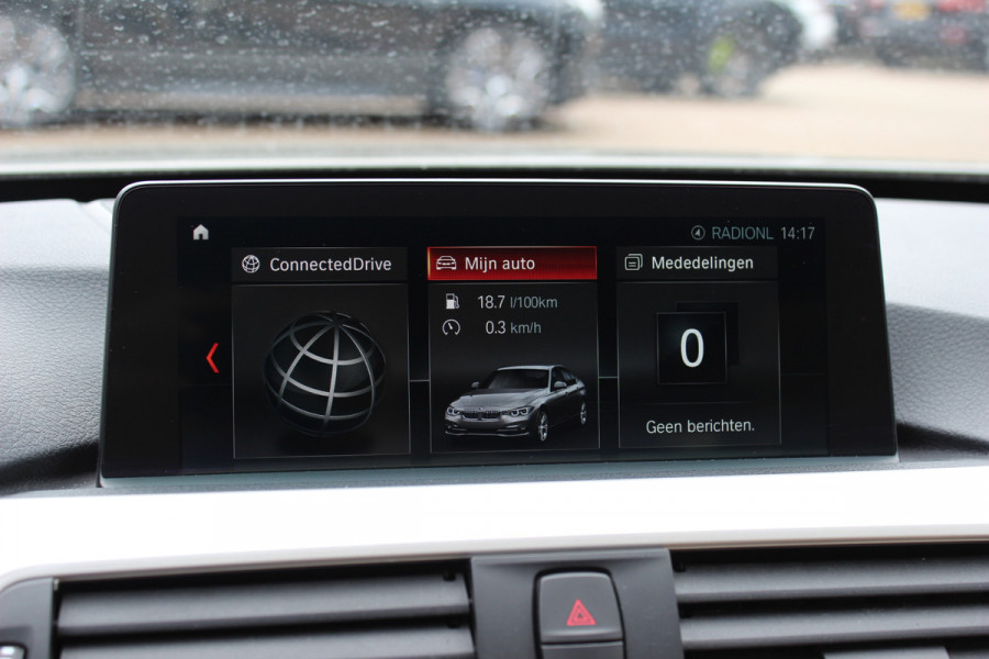 BMW 3-serie 320i Corporate Lease High Executive / Trekhaak / Schuifdak / Leder / Navigatie / Parkeerhulp V+A / 16'' / Getint glas / Stoelverwarming / Cruise Control