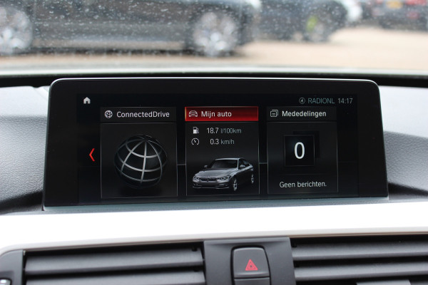 BMW 3-serie 320i Corporate Lease High Executive / Trekhaak / Schuifdak / Leder / Navigatie / Parkeerhulp V+A / 16'' / Getint glas / Stoelverwarming / Cruise Control