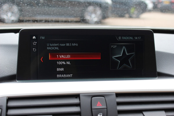 BMW 3-serie 320i Corporate Lease High Executive / Trekhaak / Schuifdak / Leder / Navigatie / Parkeerhulp V+A / 16'' / Getint glas / Stoelverwarming / Cruise Control