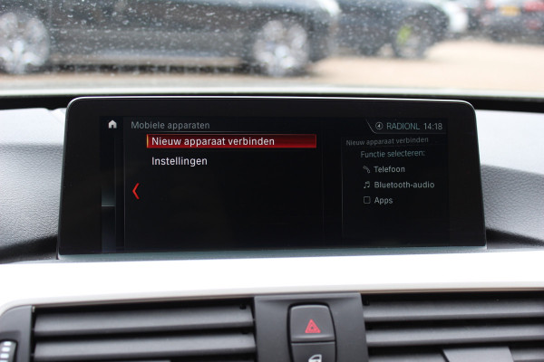 BMW 3-serie 320i Corporate Lease High Executive / Trekhaak / Schuifdak / Leder / Navigatie / Parkeerhulp V+A / 16'' / Getint glas / Stoelverwarming / Cruise Control