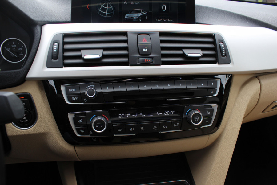 BMW 3-serie 320i Corporate Lease High Executive / Trekhaak / Schuifdak / Leder / Navigatie / Parkeerhulp V+A / 16'' / Getint glas / Stoelverwarming / Cruise Control