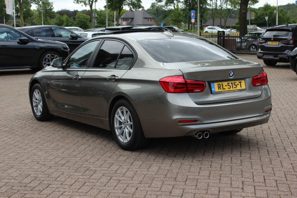 BMW 3-serie 320i Corporate Lease High Executive / Trekhaak / Schuifdak / Leder / Navigatie / Parkeerhulp V+A / 16'' / Getint glas / Stoelverwarming / Cruise Control
