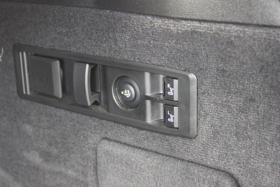BMW iX M60 High Executive 112 kWh 27.972 km! / SOh 96,8% / Trekhaak / Panoramadak / 360Camera / Head-up / Bowers&Wilkens / Softclose / 22'' / Luchtvering / Laser LED / CarPlay / Volleder / Stoel+Stuurverwarming / Dodehoek / DAB / ACC