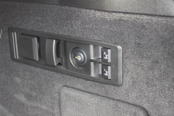 BMW iX M60 High Executive 112 kWh 27.972 km! / SOh 96,8% / Trekhaak / Panoramadak / 360Camera / Head-up / Bowers&Wilkens / Softclose / 22'' / Luchtvering / Laser LED / CarPlay / Volleder / Stoel+Stuurverwarming / Dodehoek / DAB / ACC