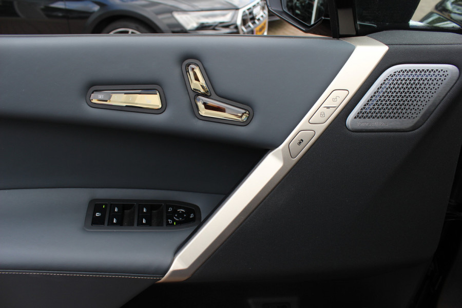 BMW iX M60 High Executive 112 kWh 27.972 km! / SOh 96,8% / Trekhaak / Panoramadak / 360Camera / Head-up / Bowers&Wilkens / Softclose / 22'' / Luchtvering / Laser LED / CarPlay / Volleder / Stoel+Stuurverwarming / Dodehoek / DAB / ACC