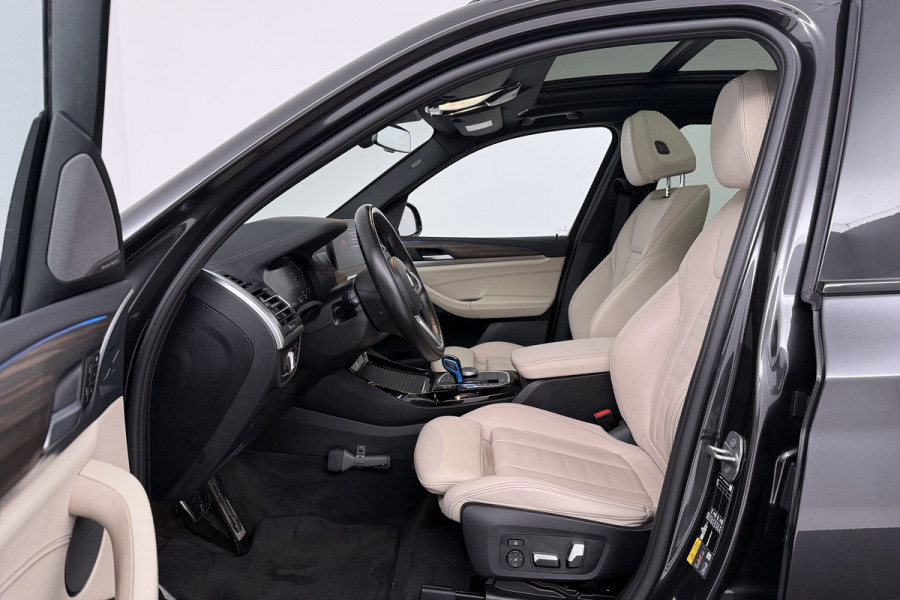 BMW iX3 High Executive 80 kWh (PANORAMADAK, STOEL/STUUR VERWARMING, H/K AUDIO, CAMERA, ELEKTR STOELEN, HUD, CRUISE ADAPTIEF)