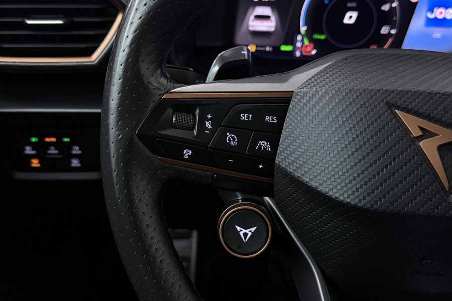 CUPRA Formentor 1.4 e-Hybrid VZ Copper Edition (PANORAMADAK, STOEL/STUUR VERWARMING, CAMERA, ELEKTR STOELEN, SENSOREN)