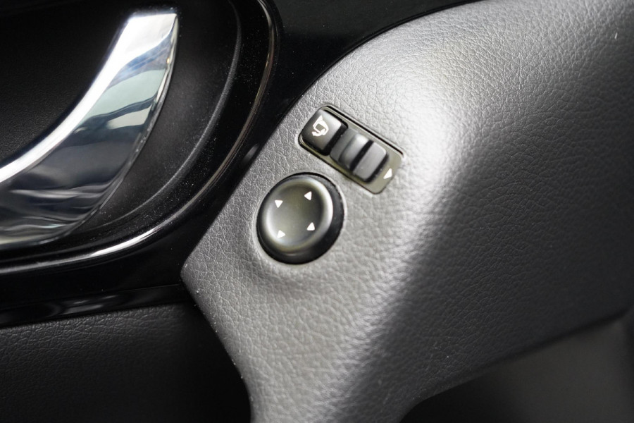 Nissan QASHQAI 1.3 DIG-T N-Connecta | 360 camera | Stoelverwarming | Panoramadak | Keyless | Navigatie