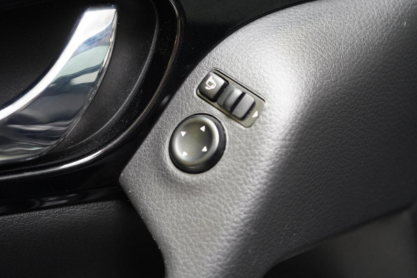 Nissan QASHQAI 1.3 DIG-T N-Connecta | 360 camera | Stoelverwarming | Panoramadak | Keyless | Navigatie