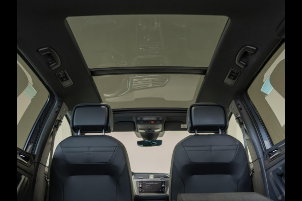 Volkswagen Tiguan 1.5 TSI 2x R-Line Blackstyle / 150pk / Panorama dak / Stoel en stuurverwarming / Head-up display /