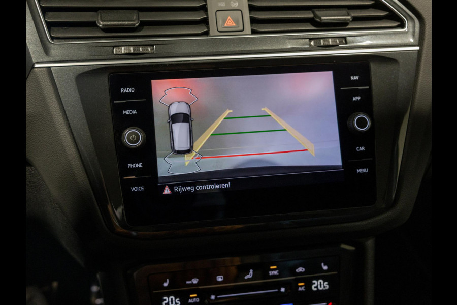 Volkswagen Tiguan 1.5 TSI 2x R-Line Blackstyle / 150pk / Panorama dak / Stoel en stuurverwarming / Head-up display /
