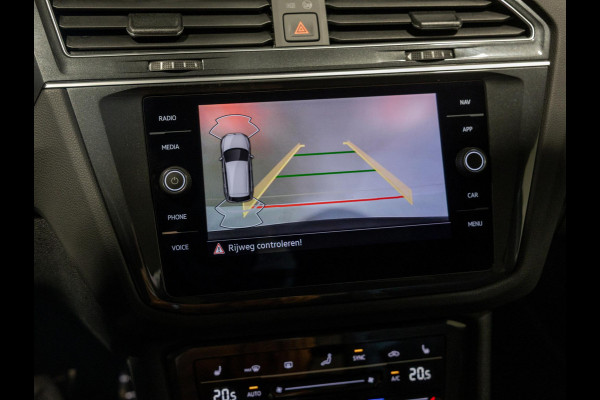 Volkswagen Tiguan 1.5 TSI 2x R-Line Blackstyle / 150pk / Panorama dak / Stoel en stuurverwarming / Head-up display /