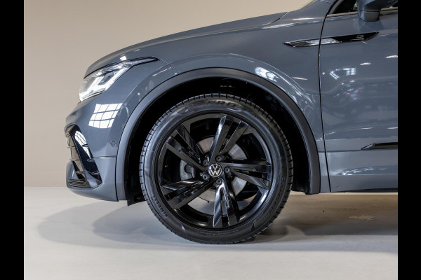 Volkswagen Tiguan 1.5 TSI 2x R-Line Blackstyle / 150pk / Panorama dak / Stoel en stuurverwarming / Head-up display /