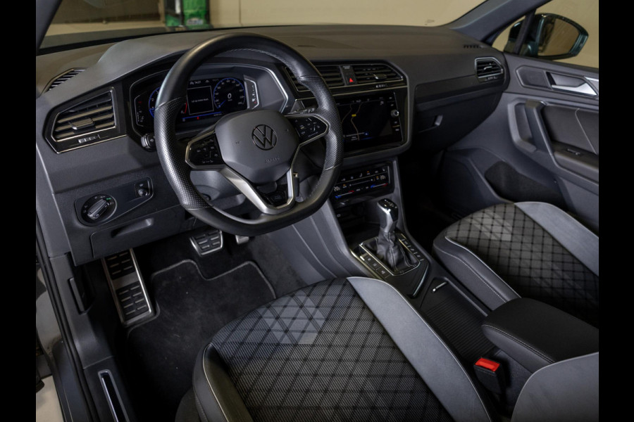 Volkswagen Tiguan 1.5 TSI 2x R-Line Blackstyle / 150pk / Panorama dak / Stoel en stuurverwarming / Head-up display /
