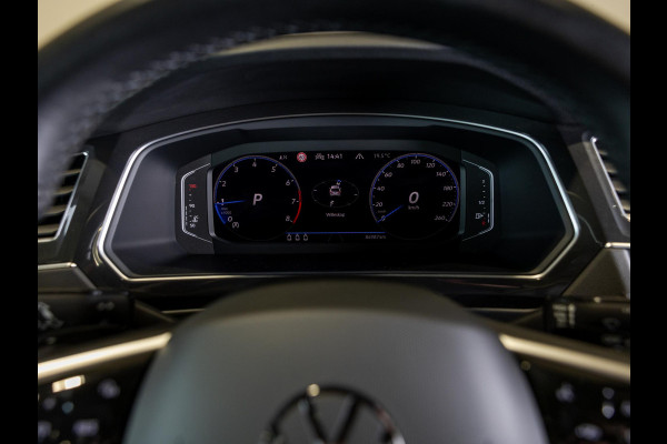 Volkswagen Tiguan 1.5 TSI 2x R-Line Blackstyle / 150pk / Panorama dak / Stoel en stuurverwarming / Head-up display /