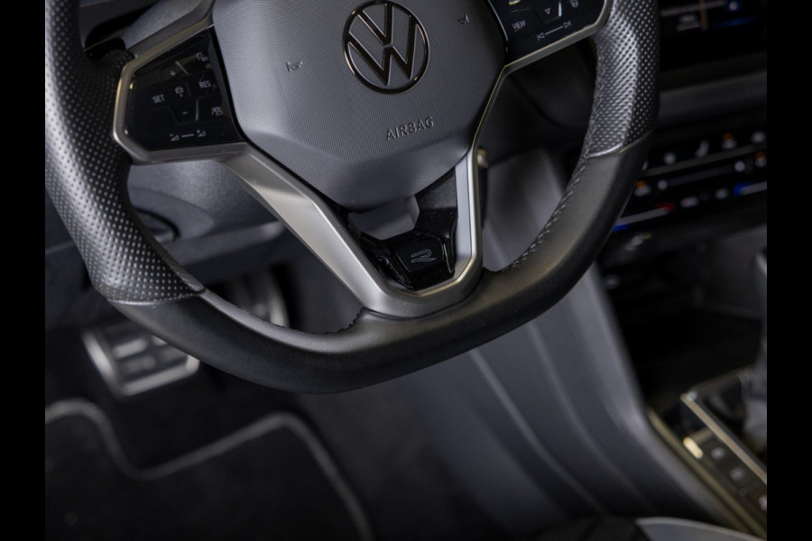 Volkswagen Tiguan 1.5 TSI 2x R-Line Blackstyle / 150pk / Panorama dak / Stoel en stuurverwarming / Head-up display /