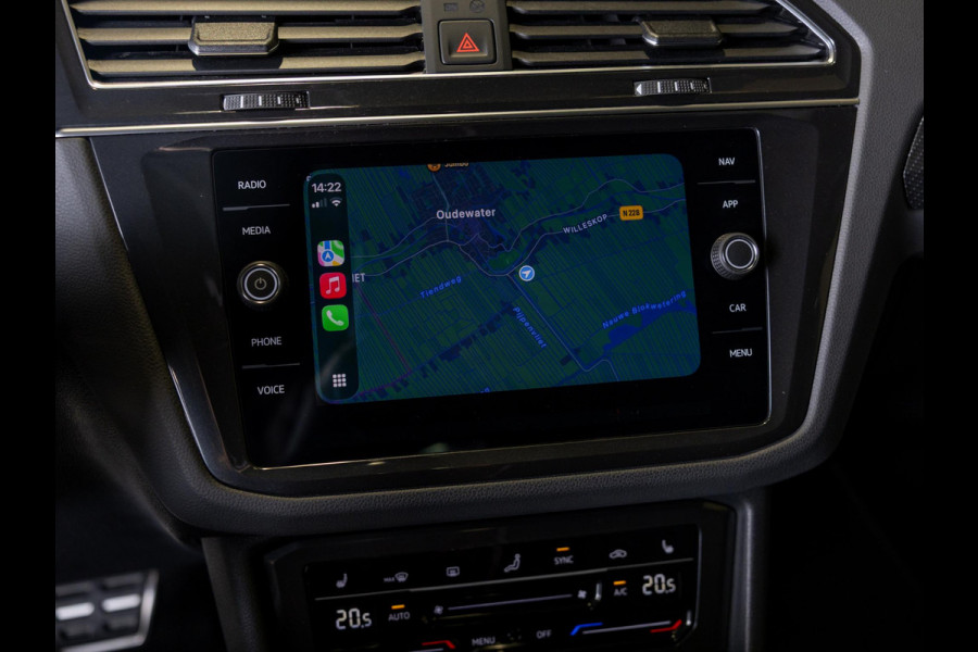 Volkswagen Tiguan 1.5 TSI 2x R-Line Blackstyle / 150pk / Panorama dak / Stoel en stuurverwarming / Head-up display /