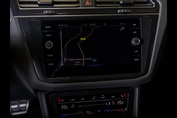 Volkswagen Tiguan 1.5 TSI 2x R-Line Blackstyle / 150pk / Panorama dak / Stoel en stuurverwarming / Head-up display /