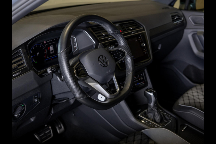 Volkswagen Tiguan 1.5 TSI 2x R-Line Blackstyle / 150pk / Panorama dak / Stoel en stuurverwarming / Head-up display /