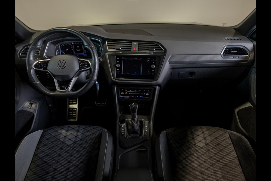 Volkswagen Tiguan 1.5 TSI 2x R-Line Blackstyle / 150pk / Panorama dak / Stoel en stuurverwarming / Head-up display /