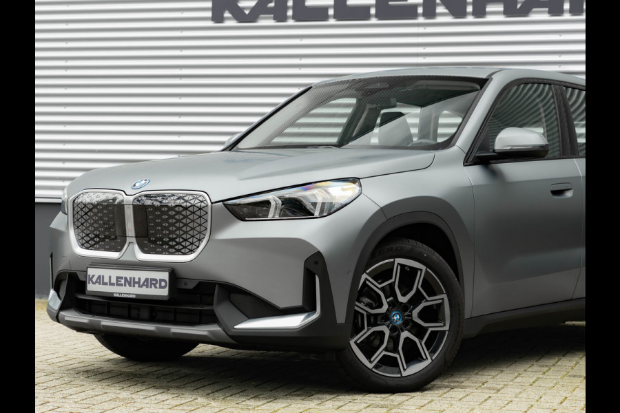BMW iX1 eDrive20 - 67kWh - Memoryzetel - Massage - Harman Kardon - Camera