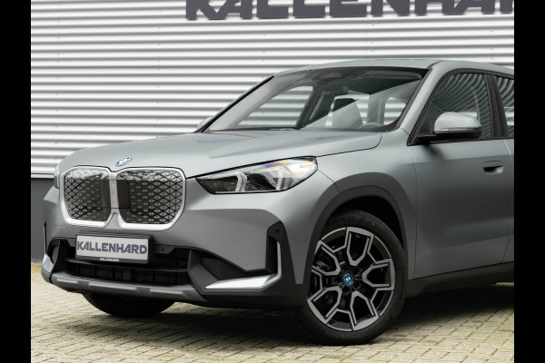 BMW iX1 eDrive20 - 67kWh - Memoryzetel - Massage - Harman Kardon - Camera