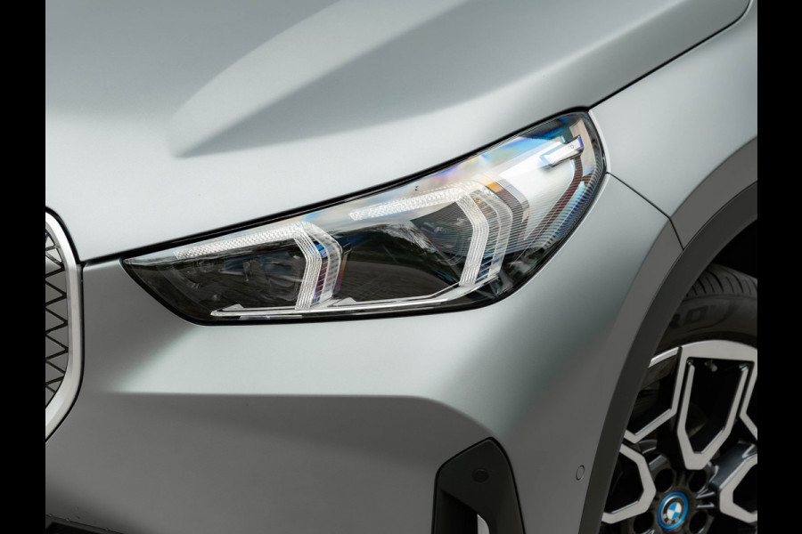 BMW iX1 eDrive20 - 67kWh - Memoryzetel - Massage - Harman Kardon - Camera