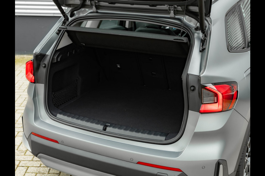 BMW iX1 eDrive20 - 67kWh - Memoryzetel - Massage - Harman Kardon - Camera