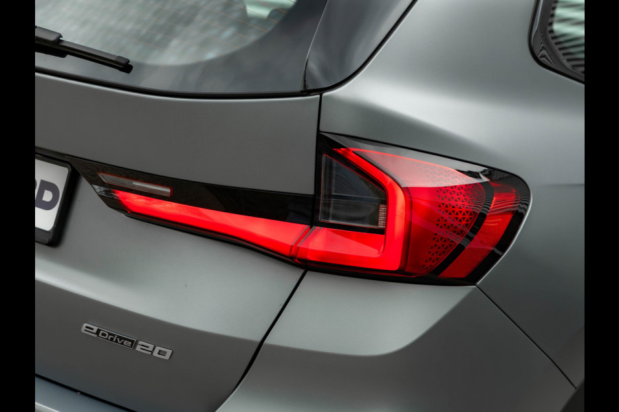BMW iX1 eDrive20 - 67kWh - Memoryzetel - Massage - Harman Kardon - Camera