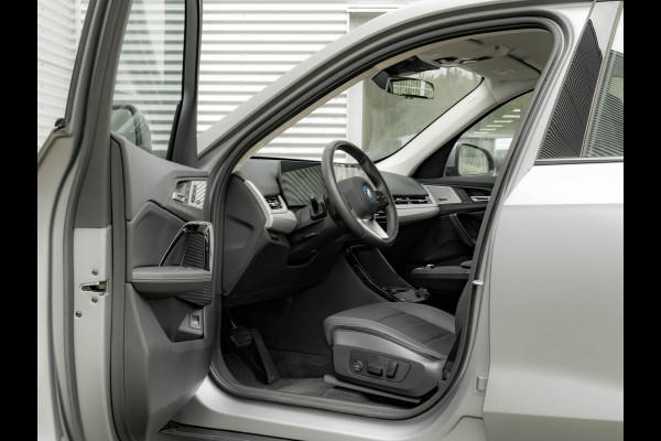 BMW iX1 eDrive20 - 67kWh - Memoryzetel - Massage - Harman Kardon - Camera