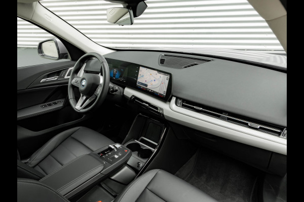 BMW iX1 eDrive20 - 67kWh - Memoryzetel - Massage - Harman Kardon - Camera