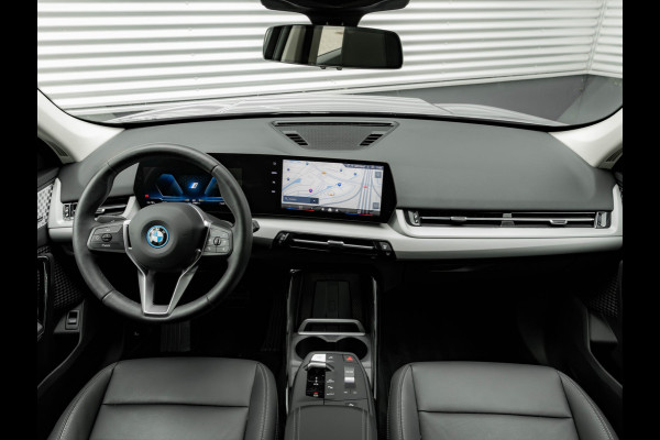 BMW iX1 eDrive20 - 67kWh - Memoryzetel - Massage - Harman Kardon - Camera