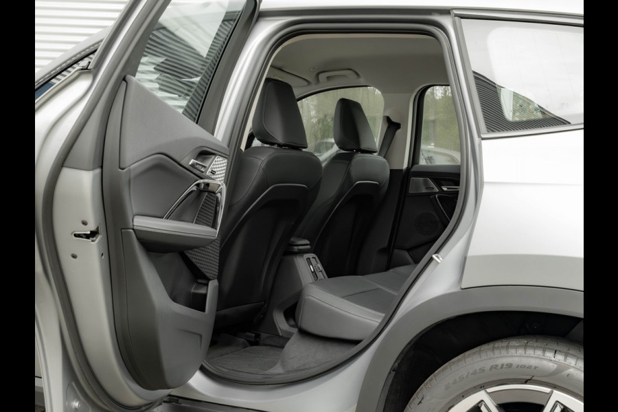 BMW iX1 eDrive20 - 67kWh - Memoryzetel - Massage - Harman Kardon - Camera