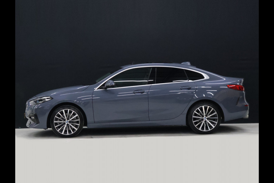 BMW 2 Serie Gran Coupé 220i M Sport [SCHUIFKANTELDAK, APPLE CARPLAY, TREKHAAK, ANDROID, CRUISE, STOELVERWARMING, PDC, DIGITAL DASH, VOL LEDER, NAVIGATIE, NIEUWSTAAT]