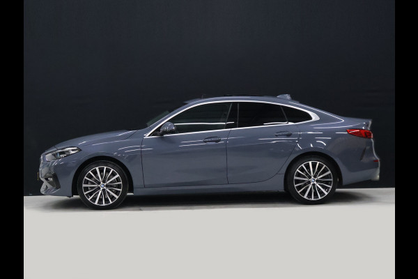 BMW 2 Serie Gran Coupé 220i M Sport [SCHUIFKANTELDAK, APPLE CARPLAY, TREKHAAK, ANDROID, CRUISE, STOELVERWARMING, PDC, DIGITAL DASH, VOL LEDER, NAVIGATIE, NIEUWSTAAT]
