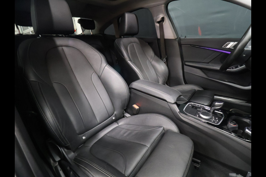 BMW 2 Serie Gran Coupé 220i M Sport [SCHUIFKANTELDAK, APPLE CARPLAY, TREKHAAK, ANDROID, CRUISE, STOELVERWARMING, PDC, DIGITAL DASH, VOL LEDER, NAVIGATIE, NIEUWSTAAT]