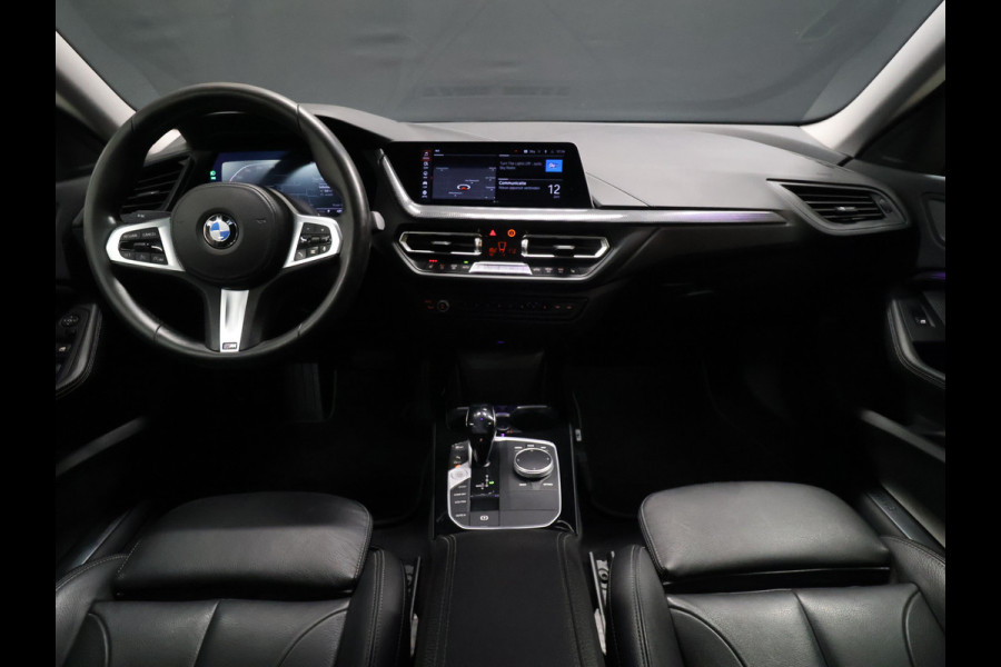 BMW 2 Serie Gran Coupé 220i M Sport [SCHUIFKANTELDAK, APPLE CARPLAY, TREKHAAK, ANDROID, CRUISE, STOELVERWARMING, PDC, DIGITAL DASH, VOL LEDER, NAVIGATIE, NIEUWSTAAT]