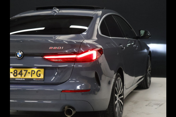 BMW 2 Serie Gran Coupé 220i M Sport [SCHUIFKANTELDAK, APPLE CARPLAY, TREKHAAK, ANDROID, CRUISE, STOELVERWARMING, PDC, DIGITAL DASH, VOL LEDER, NAVIGATIE, NIEUWSTAAT]