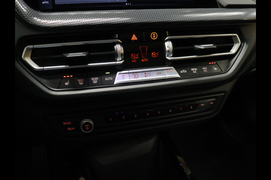 BMW 2 Serie Gran Coupé 220i M Sport [SCHUIFKANTELDAK, APPLE CARPLAY, TREKHAAK, ANDROID, CRUISE, STOELVERWARMING, PDC, DIGITAL DASH, VOL LEDER, NAVIGATIE, NIEUWSTAAT]