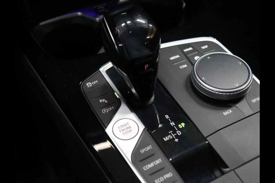 BMW 2 Serie Gran Coupé 220i M Sport [SCHUIFKANTELDAK, APPLE CARPLAY, TREKHAAK, ANDROID, CRUISE, STOELVERWARMING, PDC, DIGITAL DASH, VOL LEDER, NAVIGATIE, NIEUWSTAAT]