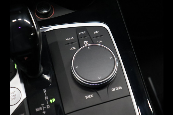 BMW 2 Serie Gran Coupé 220i M Sport [SCHUIFKANTELDAK, APPLE CARPLAY, TREKHAAK, ANDROID, CRUISE, STOELVERWARMING, PDC, DIGITAL DASH, VOL LEDER, NAVIGATIE, NIEUWSTAAT]