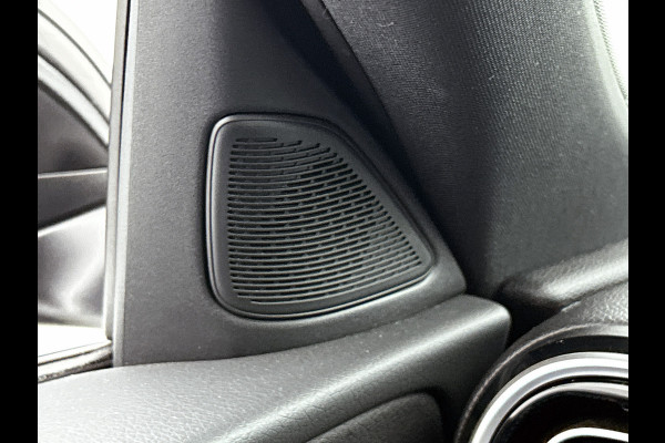 Mercedes-Benz C-Klasse 180 Star Edition | Lichtmetalen velgen | Navigatie | Parking support  met camera achter | Inclusief 24 maanden MB Certified garantie voor Europa.